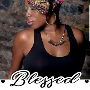 Meet your Posher, Ebony